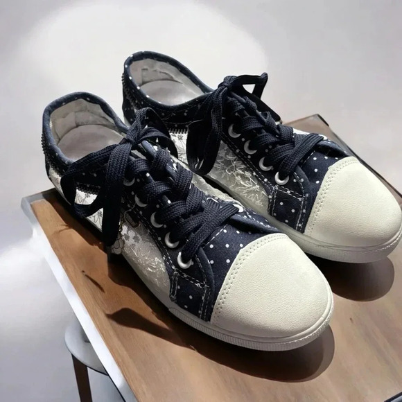 Women's Sneakers Lace Mesh Canvas Shoes Lace Up 7.5 US/38 Euro Worn Once - Picture 2 of 6